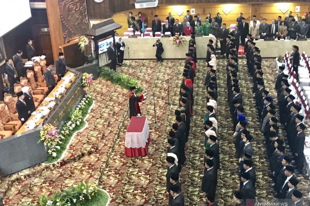 120 anggota DPRD Jatim 2019-2024 resmi dilantik (Video)