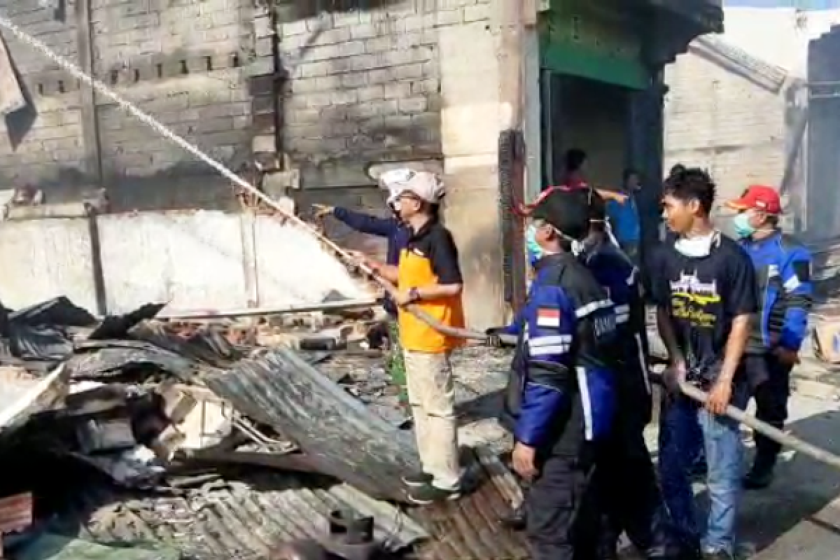 BPBD : Kebakaran di Pasar Topoyo hanguskan 117 kios