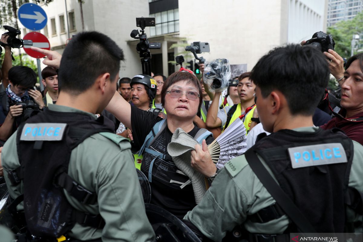 Pemrotes Hong Kong berencana kacaukan bandara pada Minggu