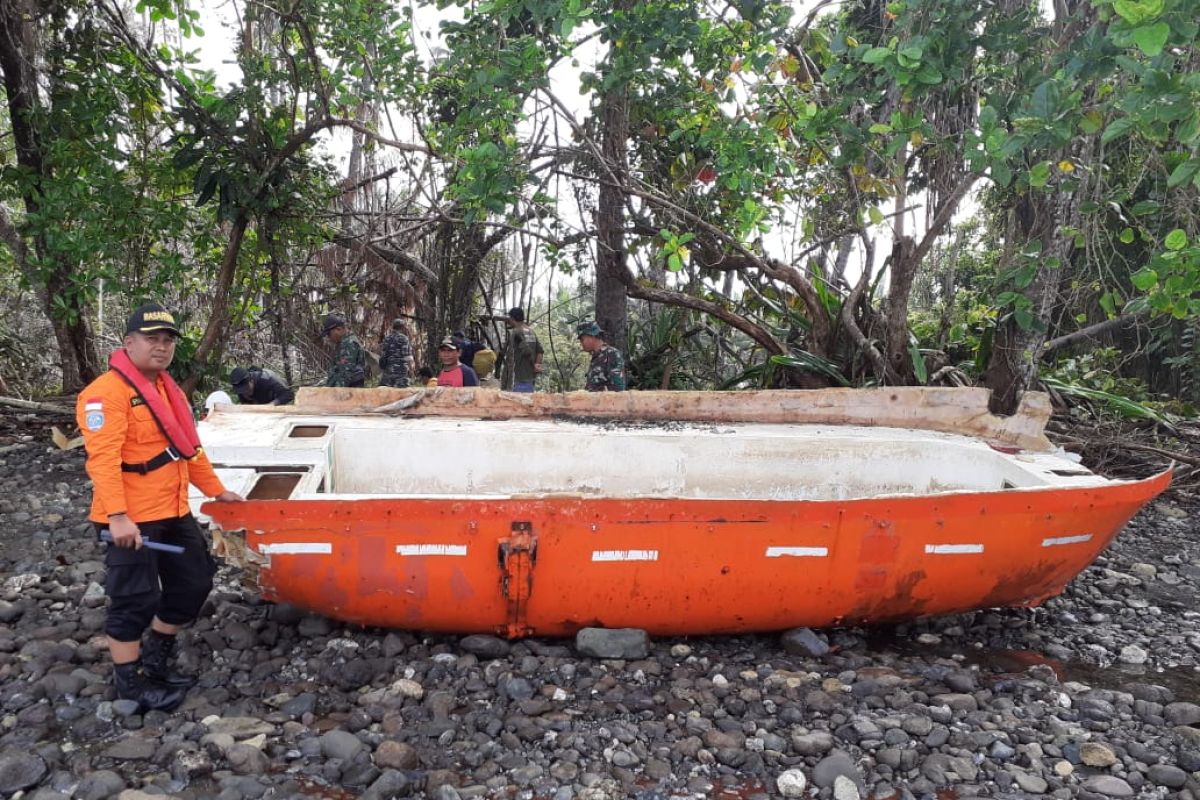 Basarnas temukan serpihan  dan tumpahan minyak MV Nur Allya