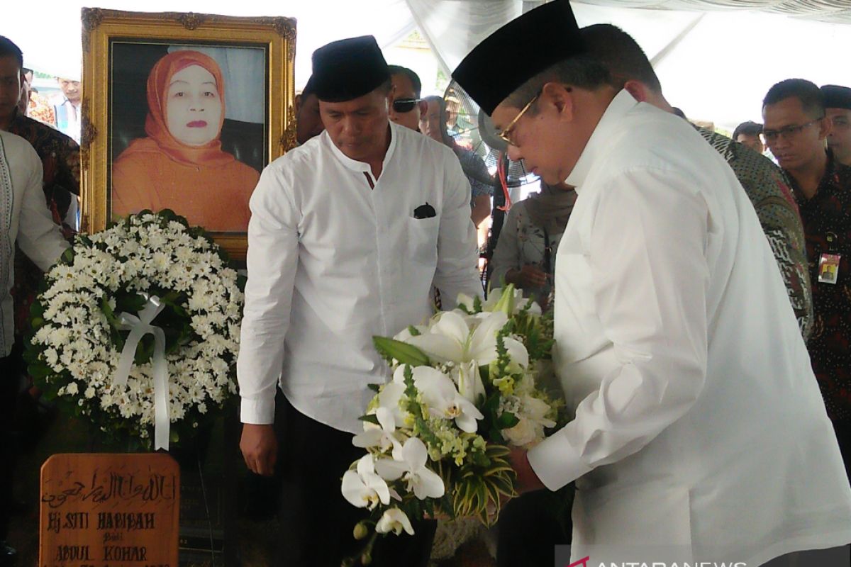 Putera kedua SBY tidak hadir di pemakaman eyang putrinya