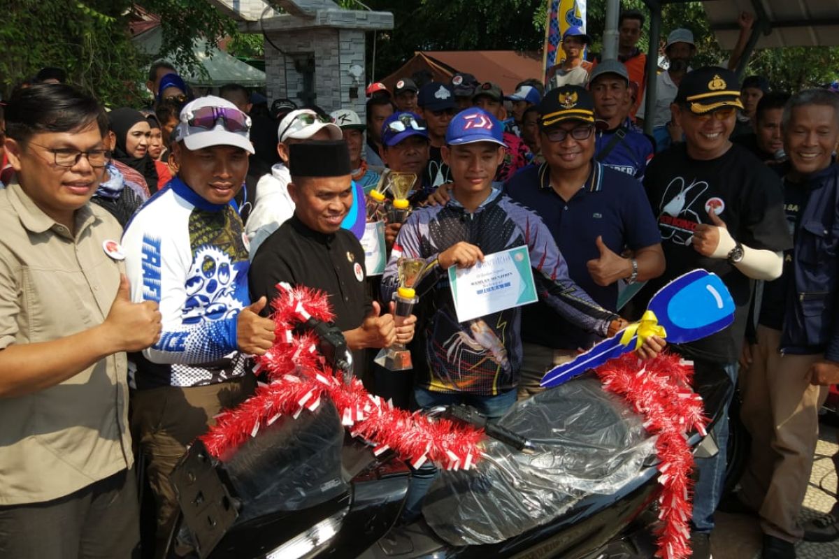 Ratusan peserta ikuti pancing udang se-Asia Tenggara di Sambas