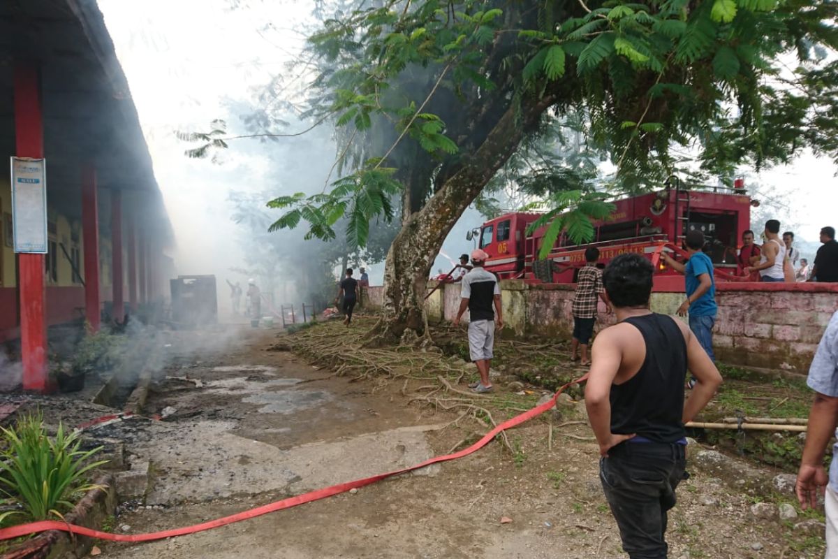 Kebakaran hanguskan lima ruang kelas SD di Padang Pariaman