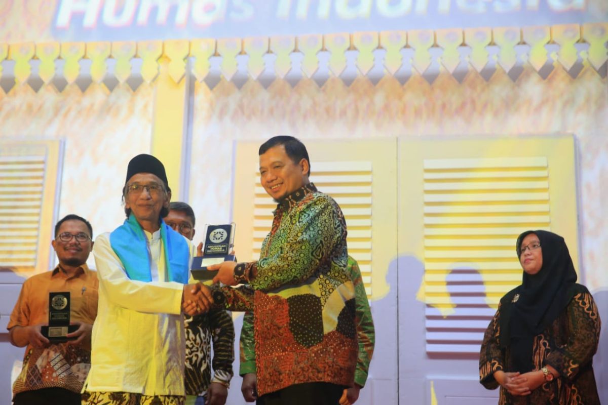 Humas Pemerintah Kota Makassar raih dua penghargaan AHI 2019