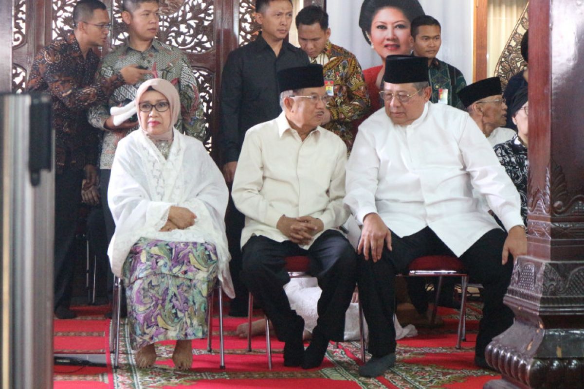 Wapres Jusuf Kalla melayat ibunda SBY di Puri Cikeas