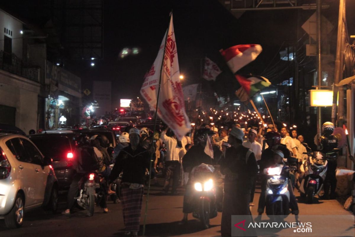 Sambut tahun baru Islam, pawai obor warnai hingga 5 KM jalur Puncak Bogor