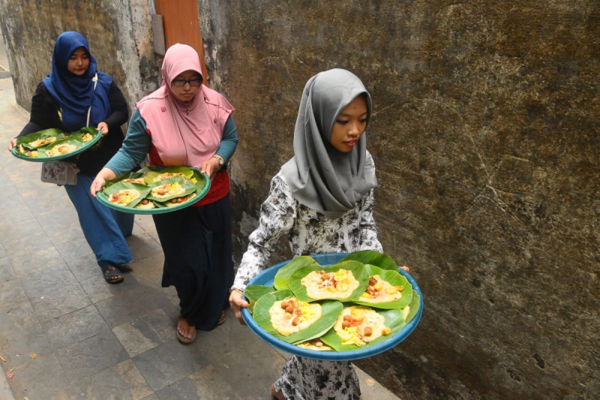 Makanan khas 1 Muharram, tumpeng dan apem hingga bubur suro