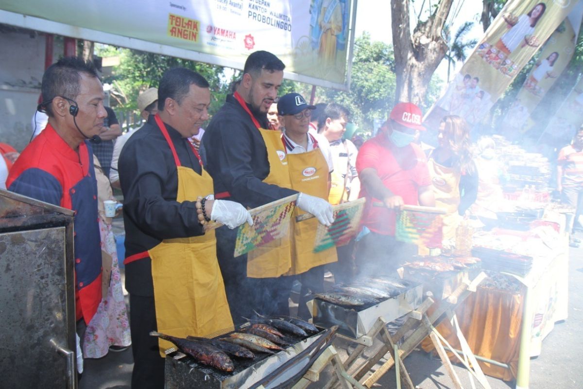 Festival ikan asap di Probolinggo memecahkan rekor MURI