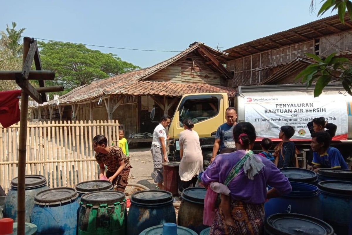 Bank Banten Salurkan Air Bersih Untuk Masyarakat Banten