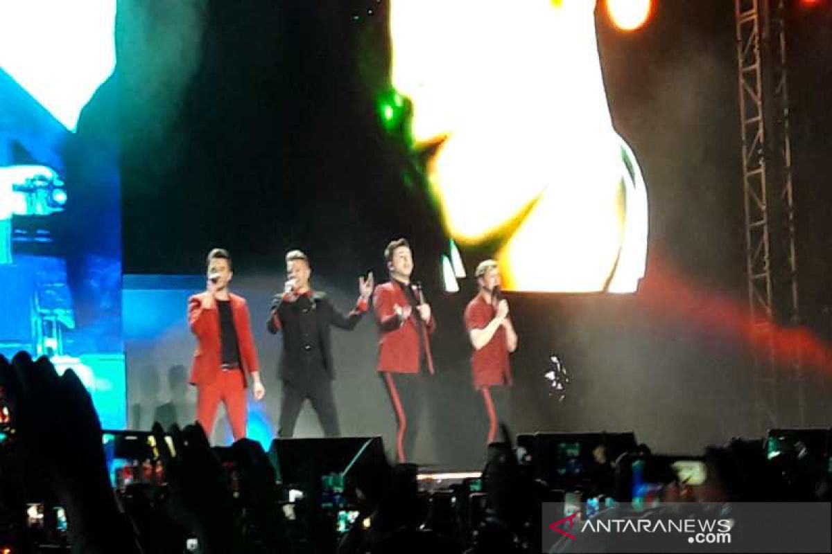 Westlife memukau ribuan penonton dalam Borobudur Simphony 2019