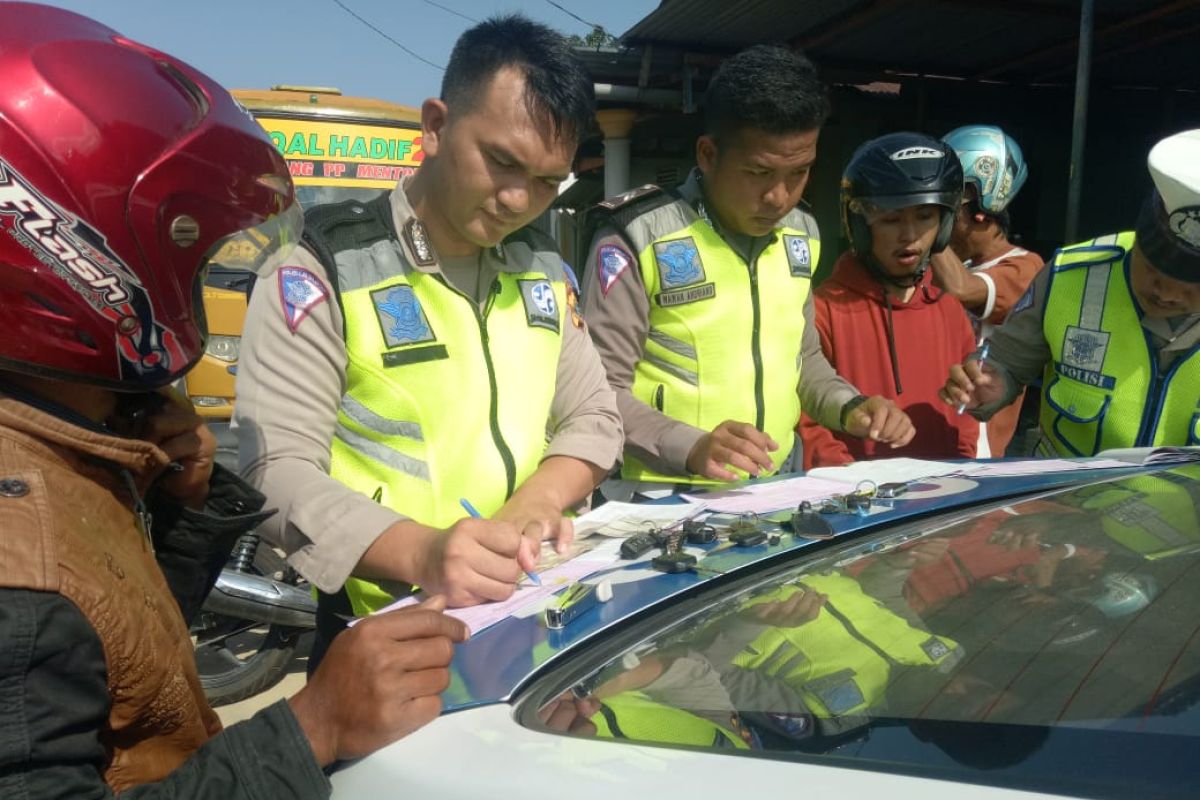 Satlantas Polres Bangka Barat terbitkan 50 bukti pelanggaran berkendara