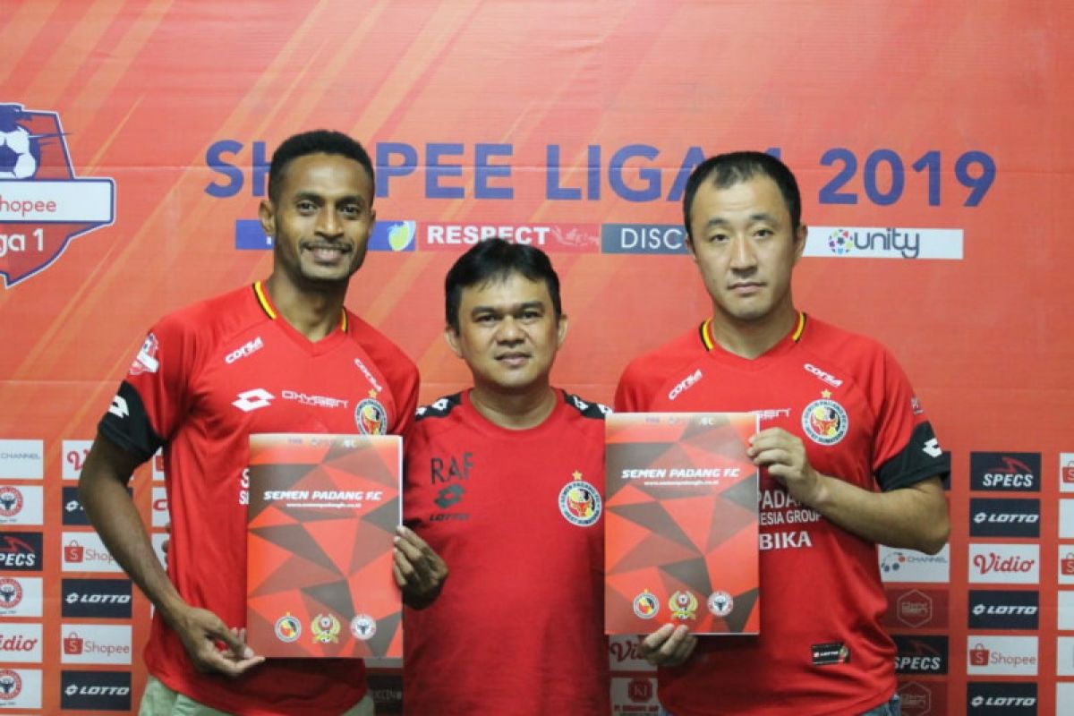 Shopee Liga 1 2019- Semen Padang kontrak Hyu Yun Koo dan Marko Kabiay