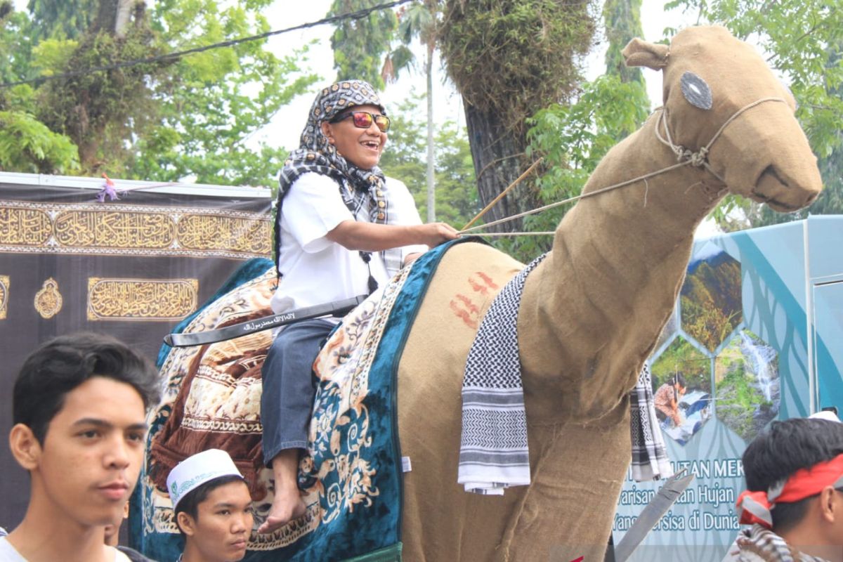 Meriahnya pawai tahun baru islam di HST, Sekda ikut naik onta