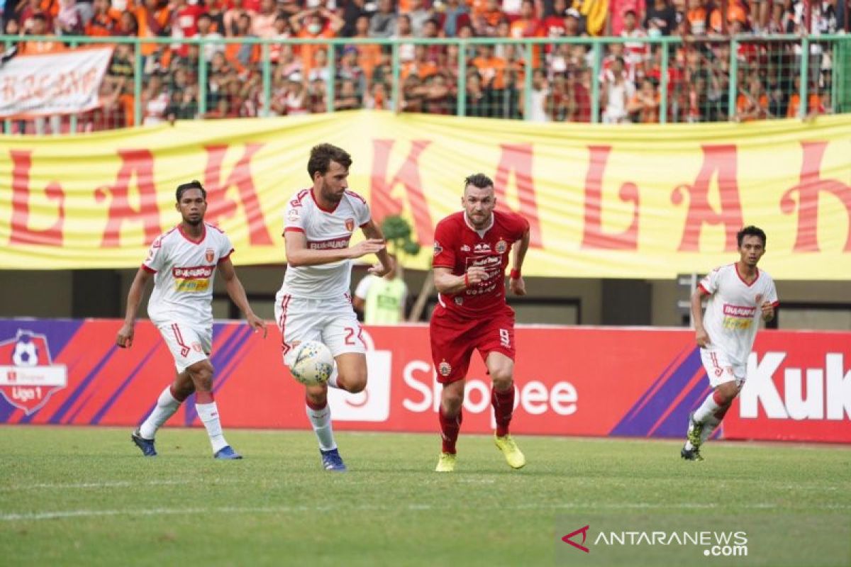 Babak pertama, Persija tertinggal 0-1 dari Badak Lampung