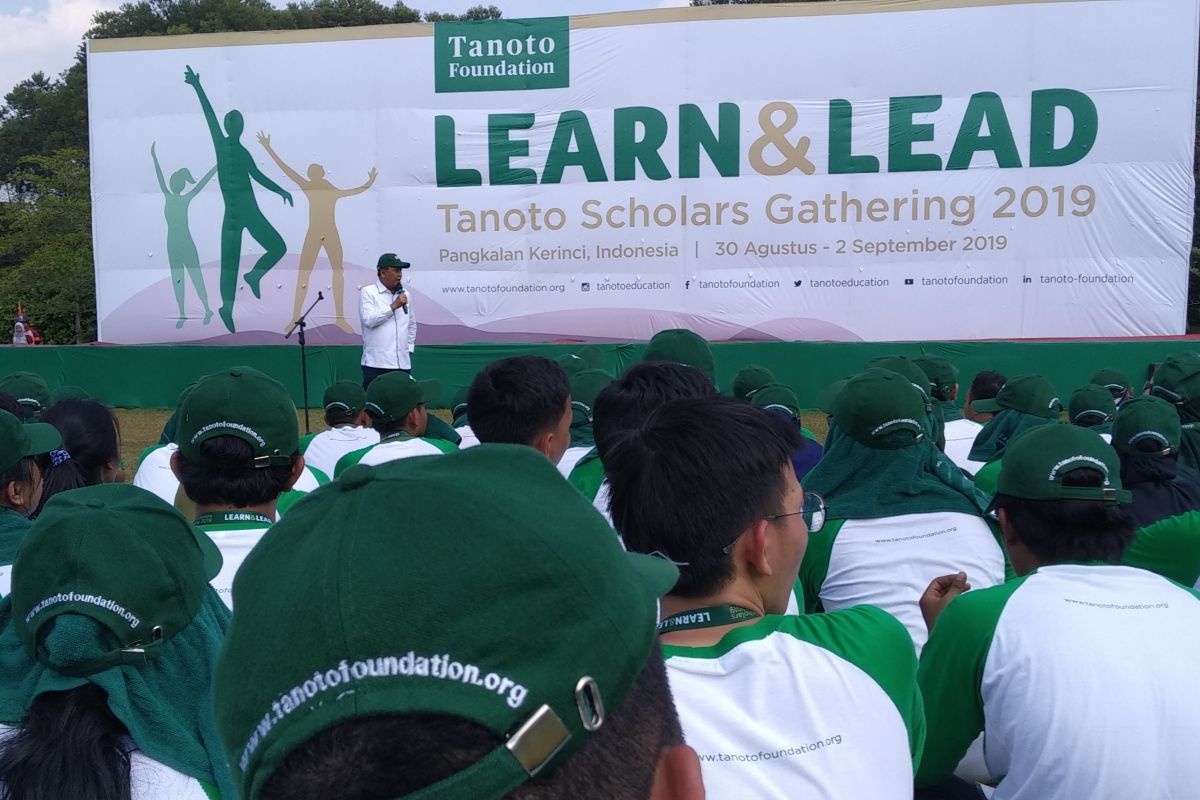 Menristekdikti membagi tiga kunci literasi yang perlu dikuasai anak muda