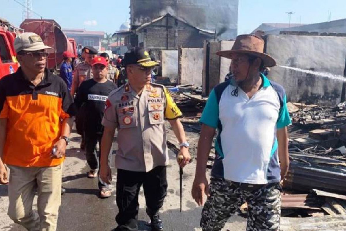 Polisi tangkap seorang pria terkait kebakaran di Pasar Topoyo