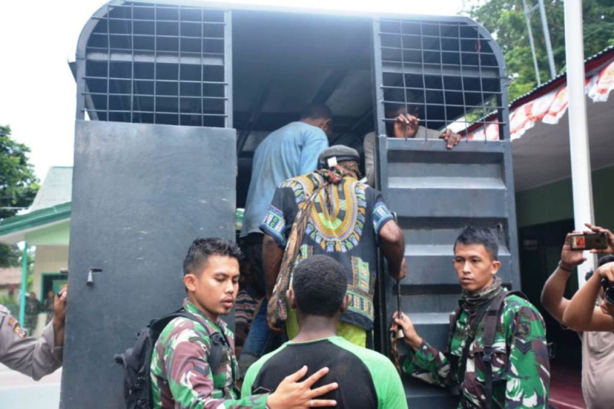 Papua Terkini - 298 pendemo dipulangkan dengan kendaraan militer