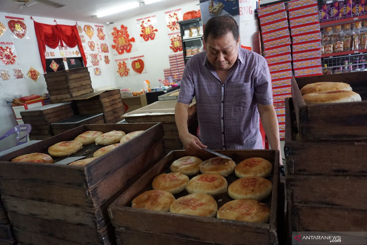 Hari ini ada festival kue bulan lalu bursa kerja