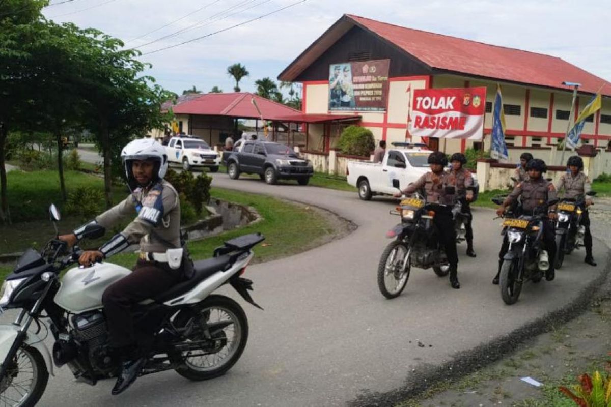 Papua Terkini - Ciptakan situasi kondusif, Polres Waropen gelar patroli