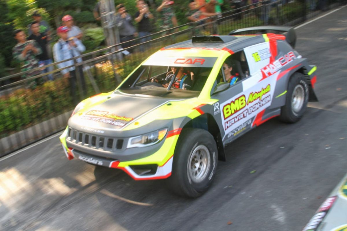 Jeep Compass "speed off-road" BMB Motorsport mejeng di Oto Bursa