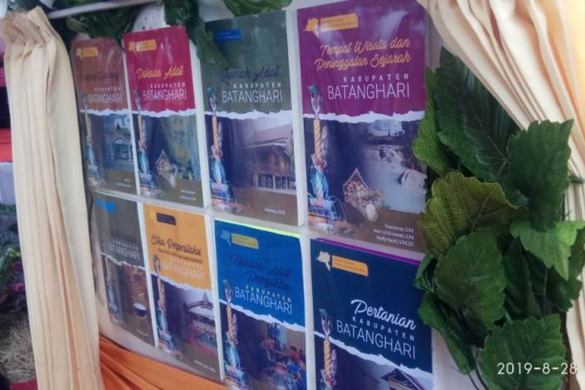 Pemkab Batanghari mencetak buku mulok kebudayaan dan tradisi