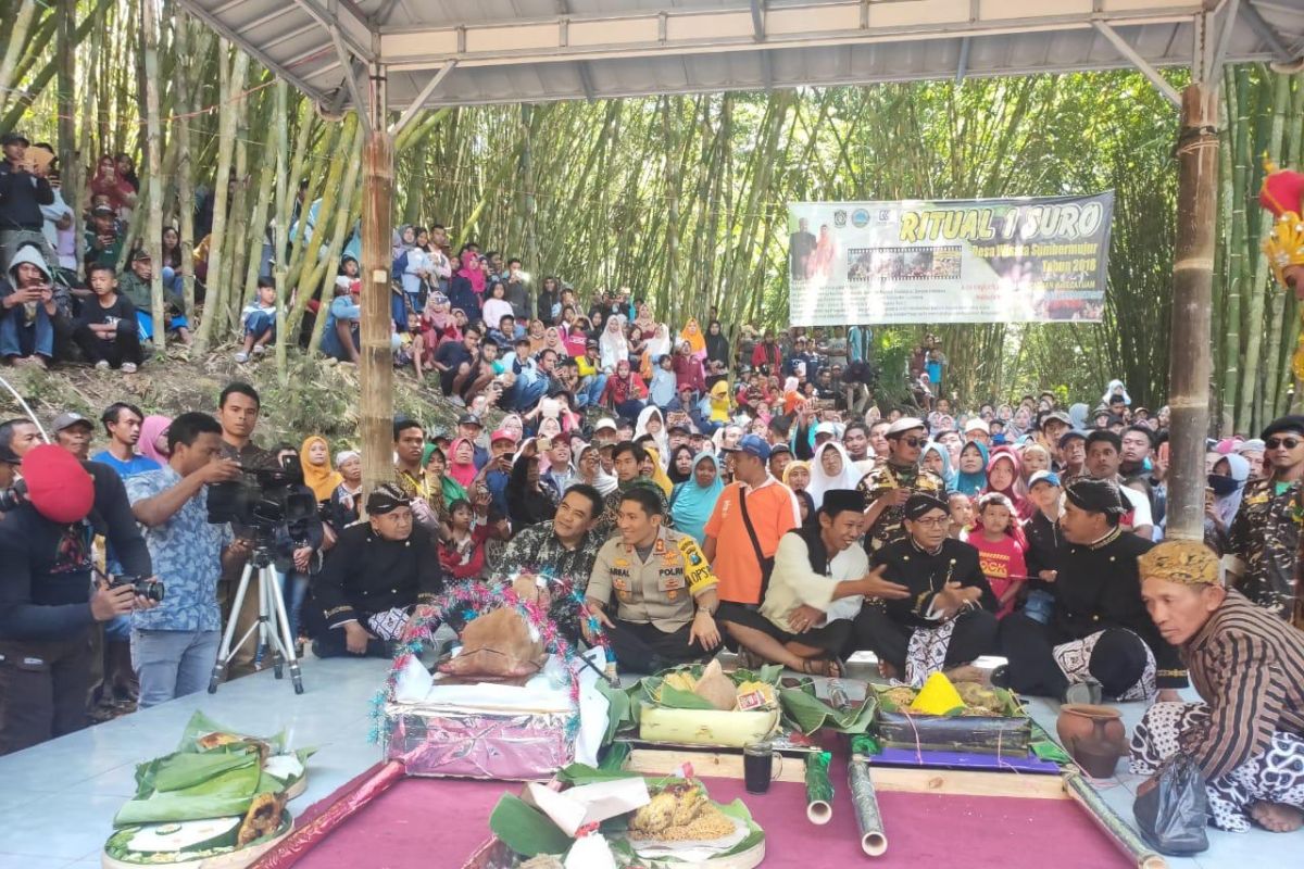 Tradisi Suroan di lereng Gunung Semeru tingkatkan pariwisata Lumajang