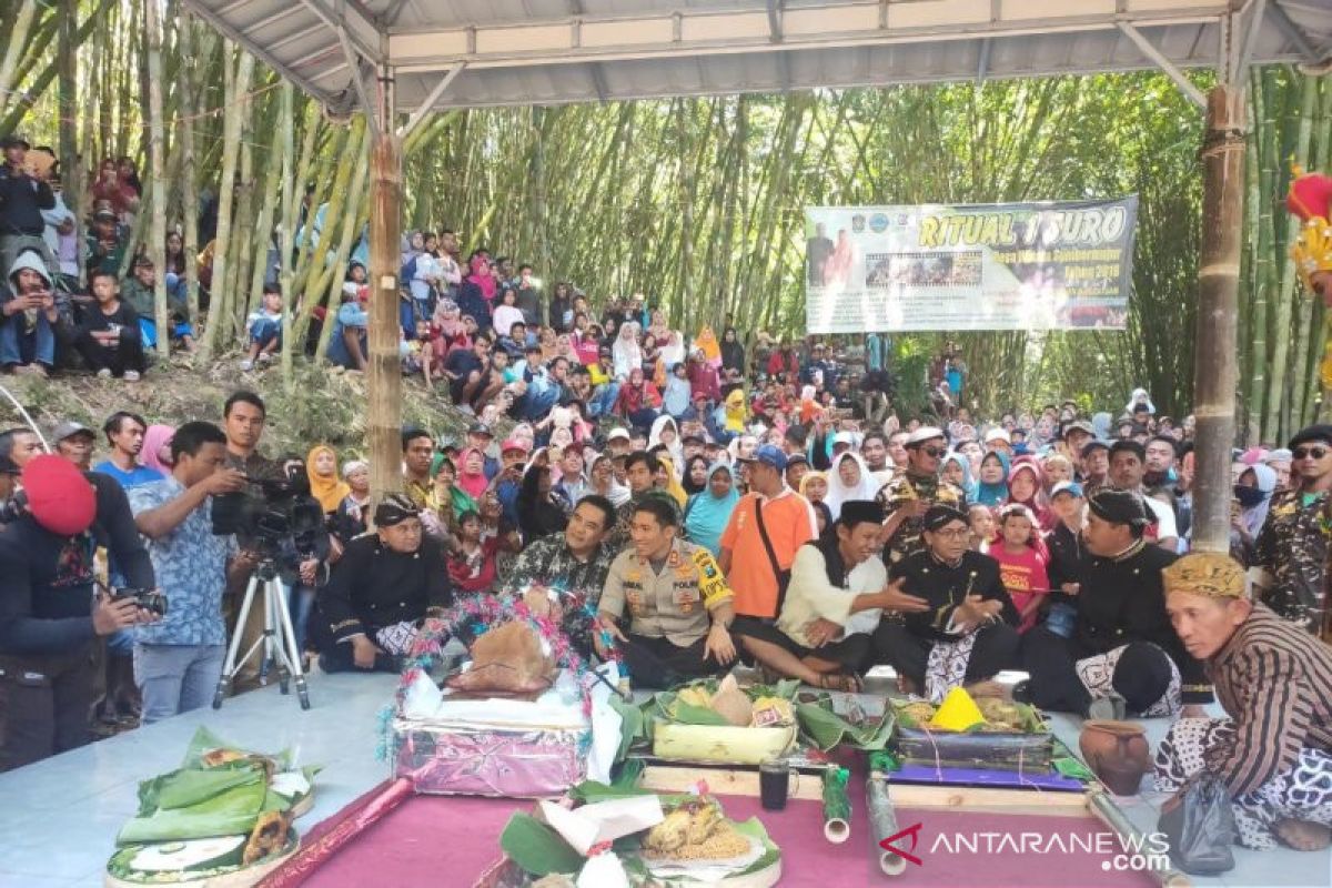 Grebeg Suro di Gunung Semeru tingkatkan pariwisata Lumajang