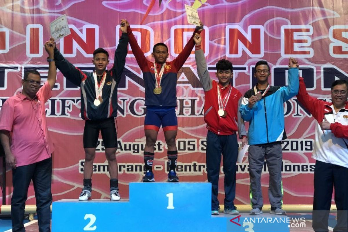 Lifter remaja Malaysia juarai nomor 55kg youth putra