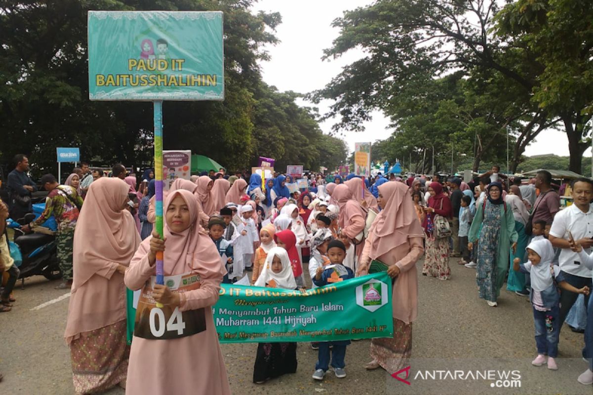 Ribuan anak sekolah meriahkan pawai tahun baru hijriah