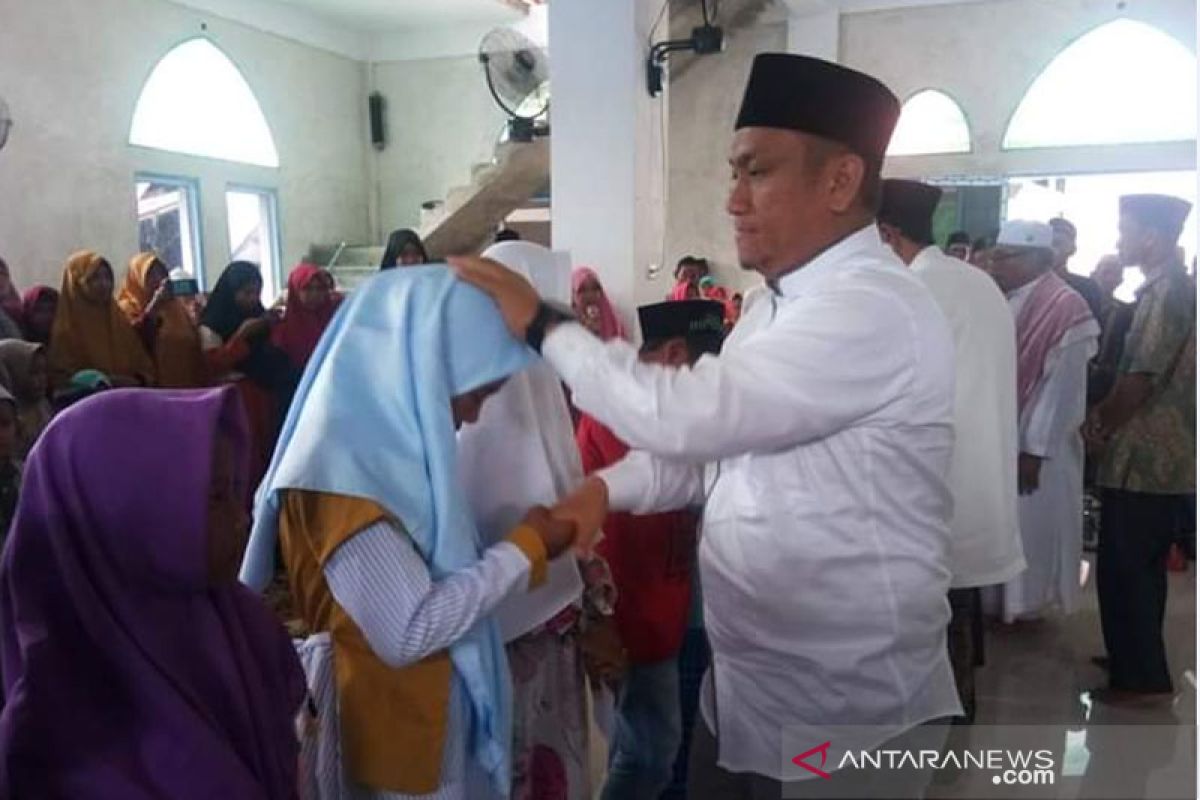 Wabup Lutim serahkan santunan pada anak yatim piatu dan duafa