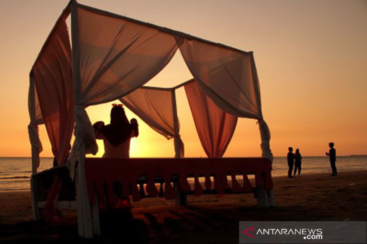 Sunset di Pantai Topejawa