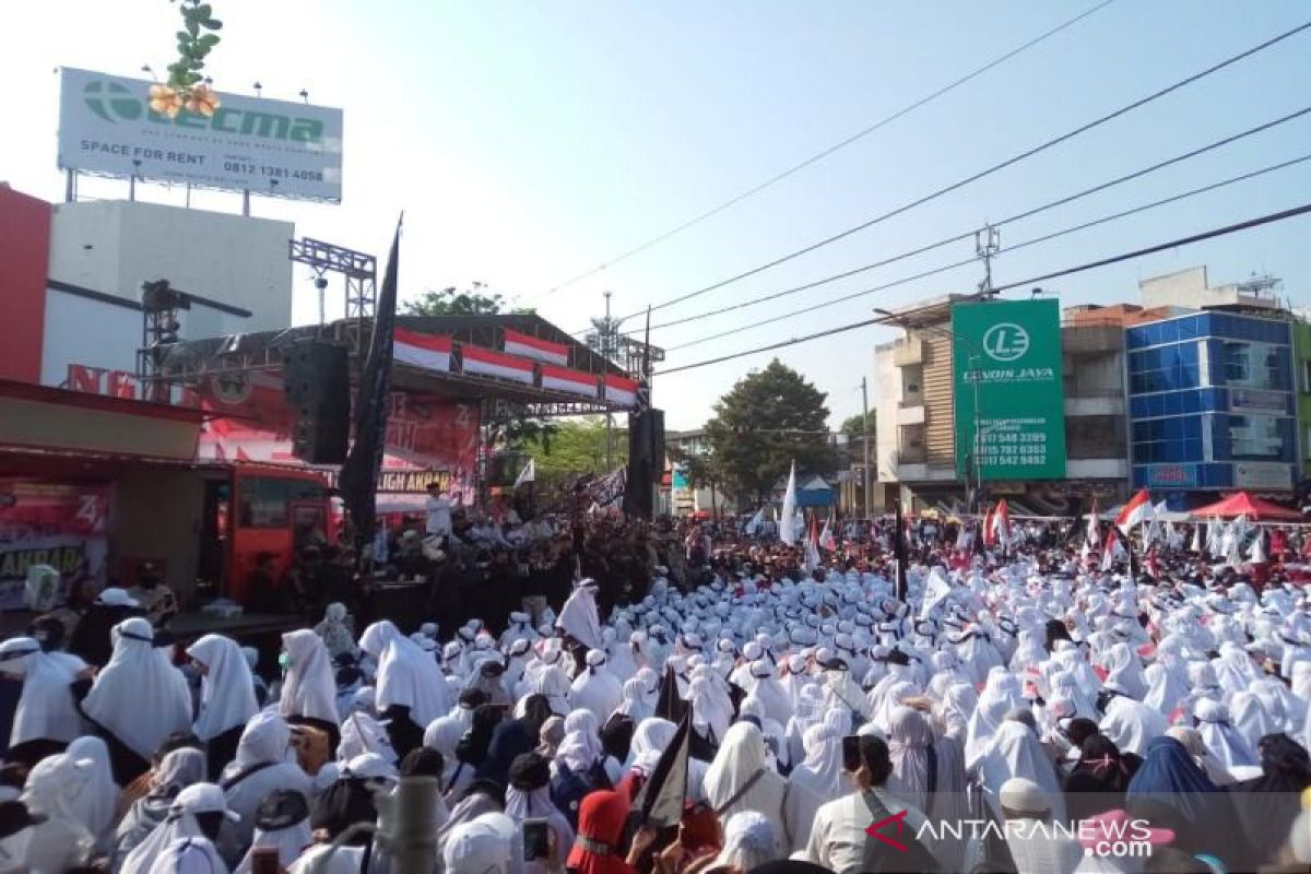 Ribuan Umat Islam Solo Raya meriahkan parade ukhuwah, Felix Siauw hadir