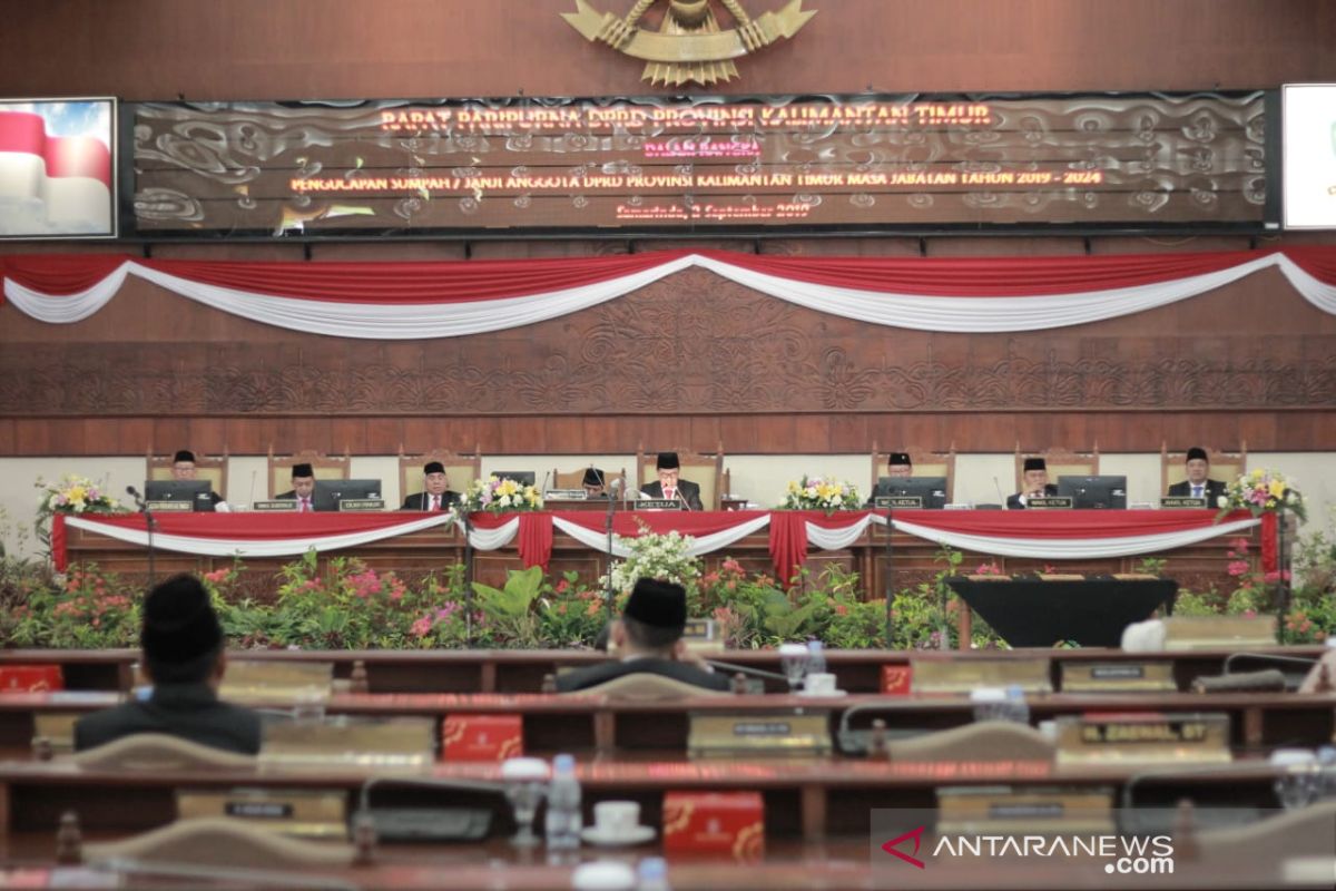 55 Anggota DPRD Kaltim periode 2019-2024 dilantik