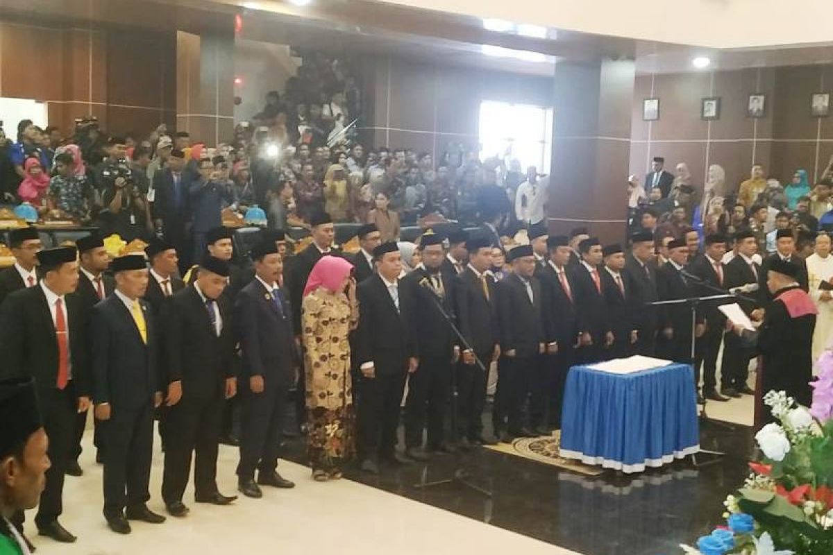 Bupati harap anggota DPRD Mamuju bersinergi dengan pemerintah daerah