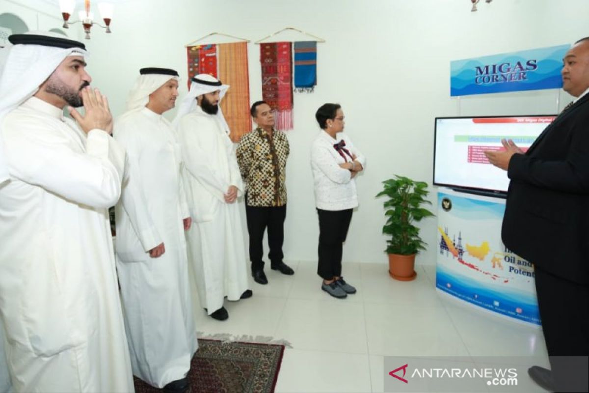 Minister Marsudi officiates first oil and gas corner in Kuwait