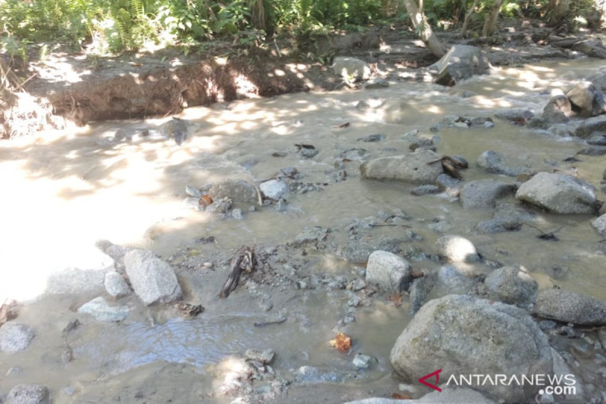 Walhi : Warga Rogo menderita penyakit gatal karena minum air sungai