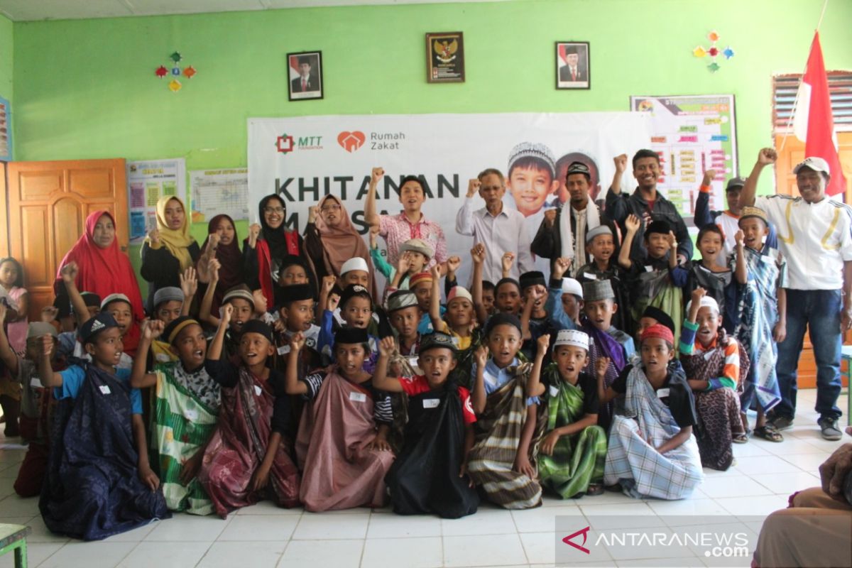 Rumah Zakat dan MTT Foundation sunat gratis 150 anak pulau