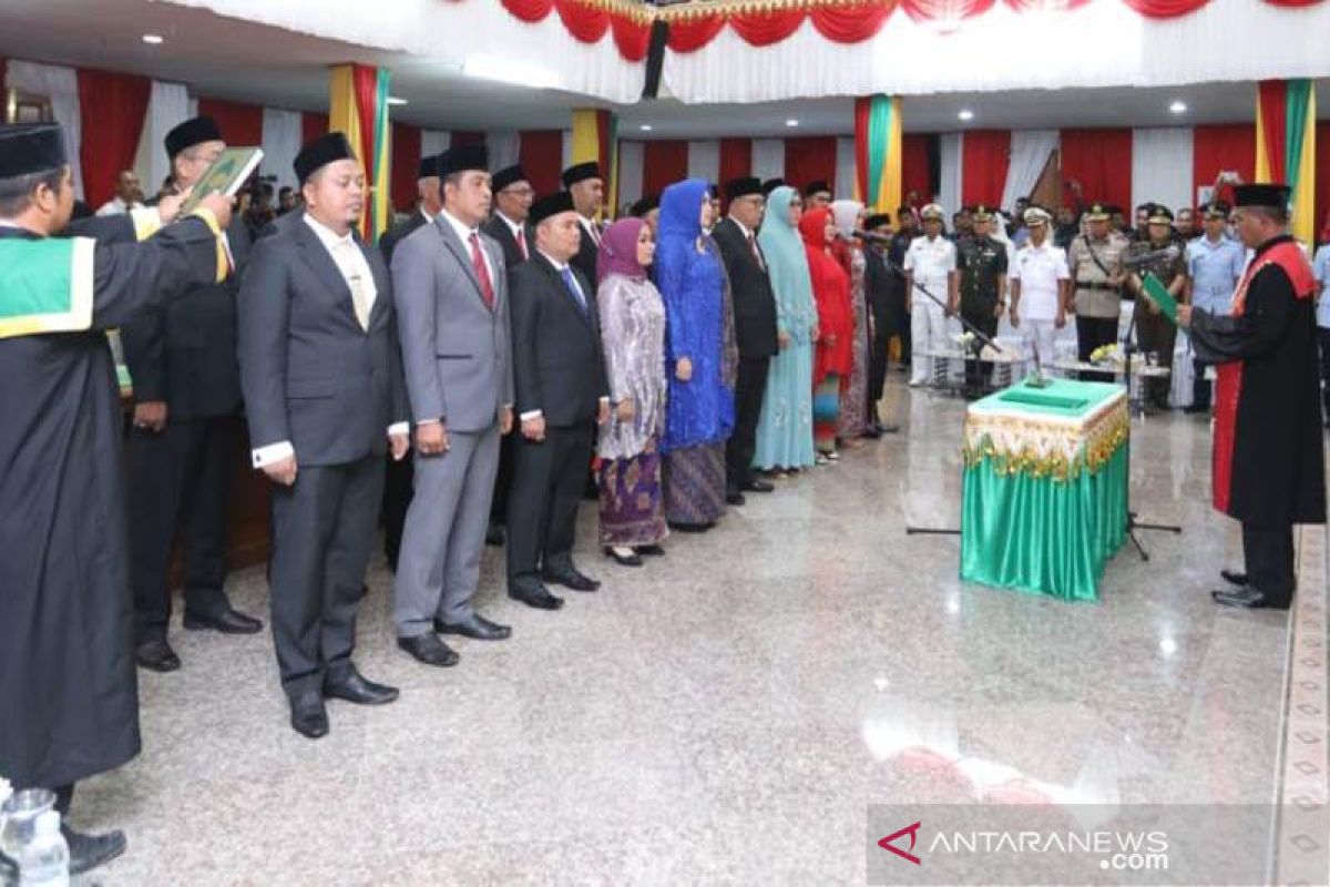 45 anggota DPRK Aceh Utara dilantik, dua absen