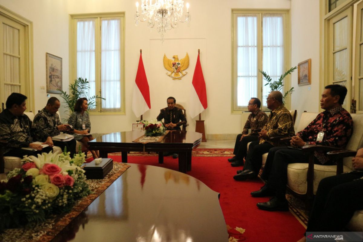 Saya tak akan tergesa-gesa putuskan 10 nama capim KPK, kata Jokowi