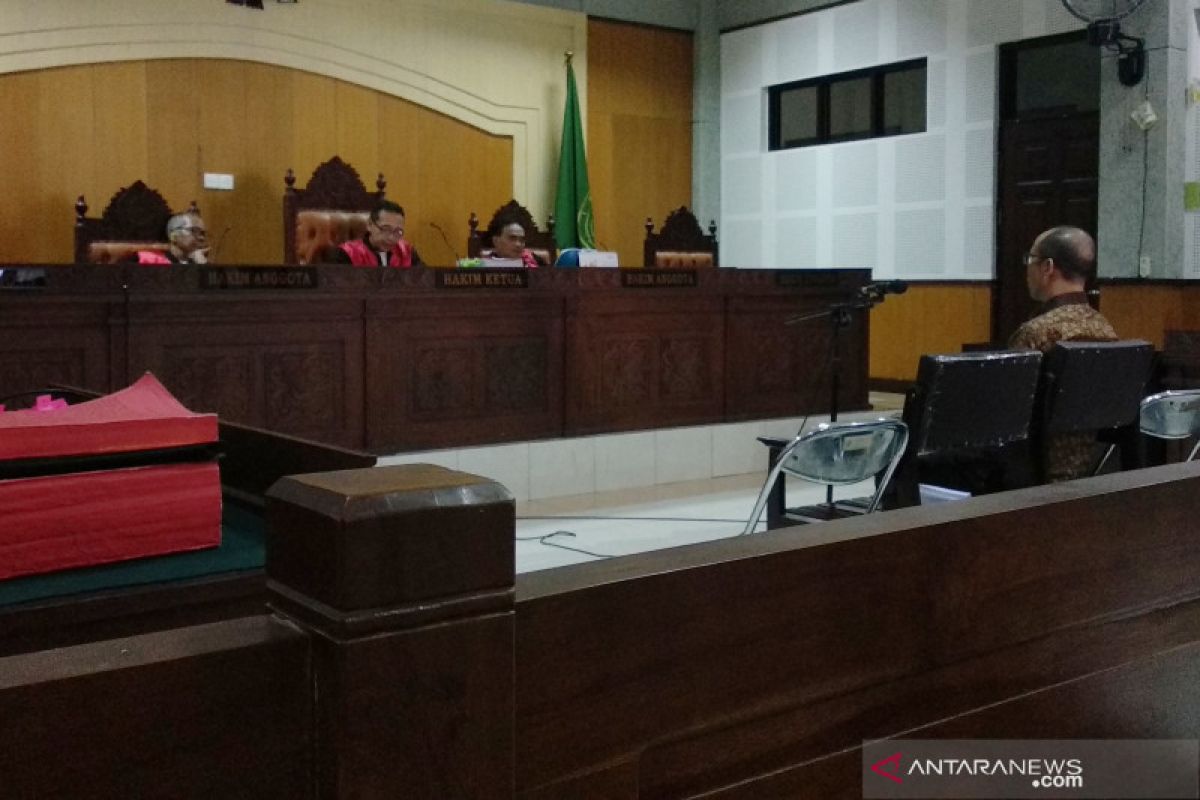 Hakim menolak eksepsi terdakwa korupsi kredit Bank NTB Cabang Bima