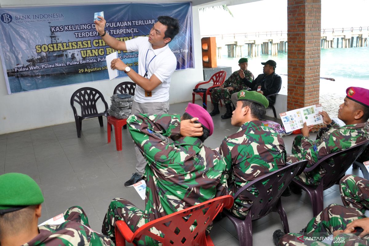Tim Ekspedisi BI sosialisasi keaslian uang rupiah kepada TNI di Pulau Berhala