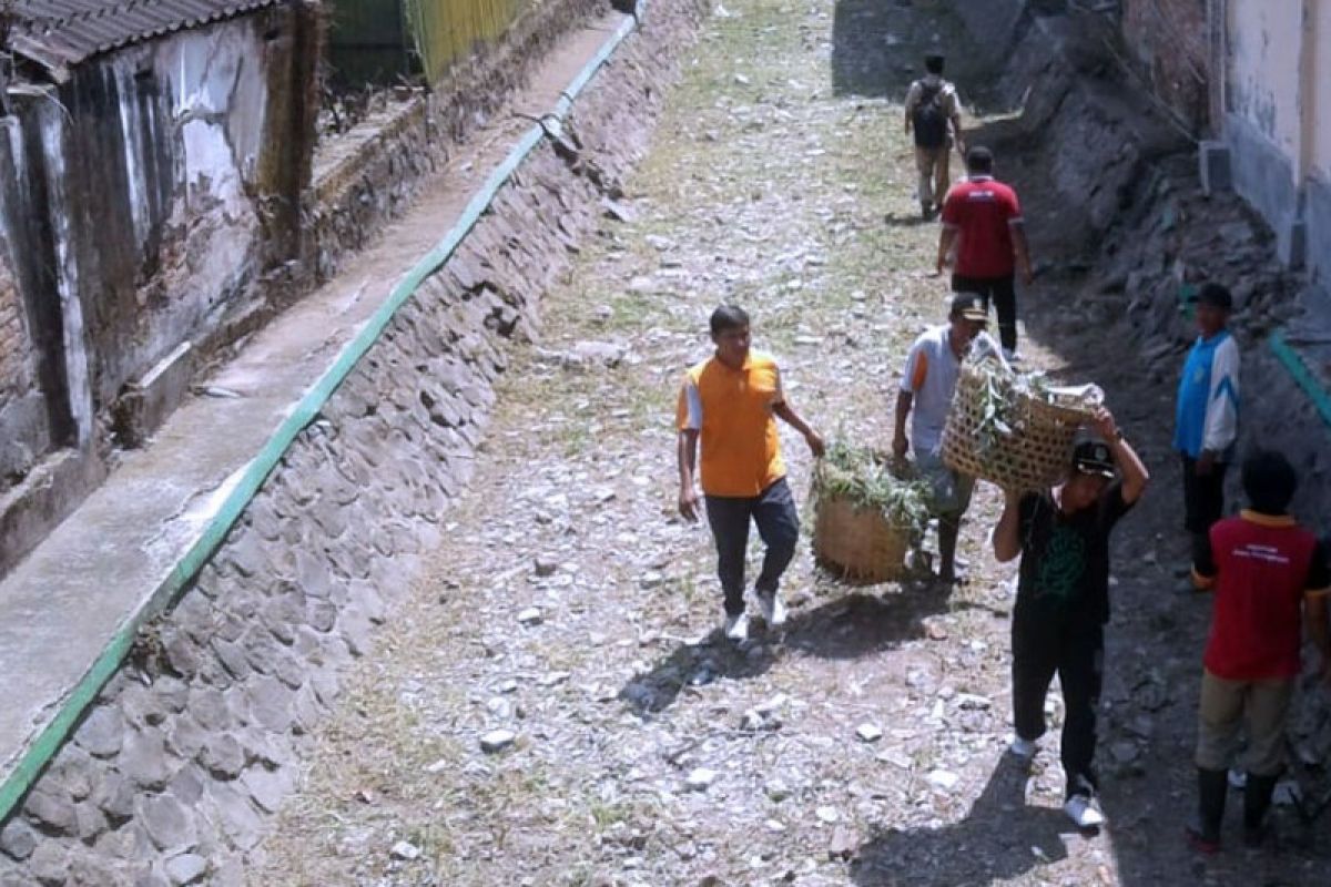 Pemkot Madiun bersihkan sungai antisipasi banjir