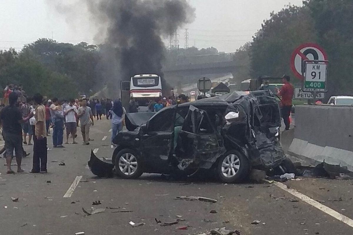 Jasa Marga evakuasi korban kecelakaan beruntun Tol Purbaleunyi