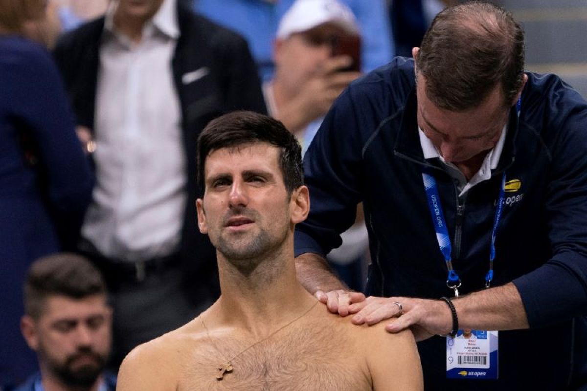 Djokovic tidak lanjutkan pertandingan lawan Wawrinka karena cedera