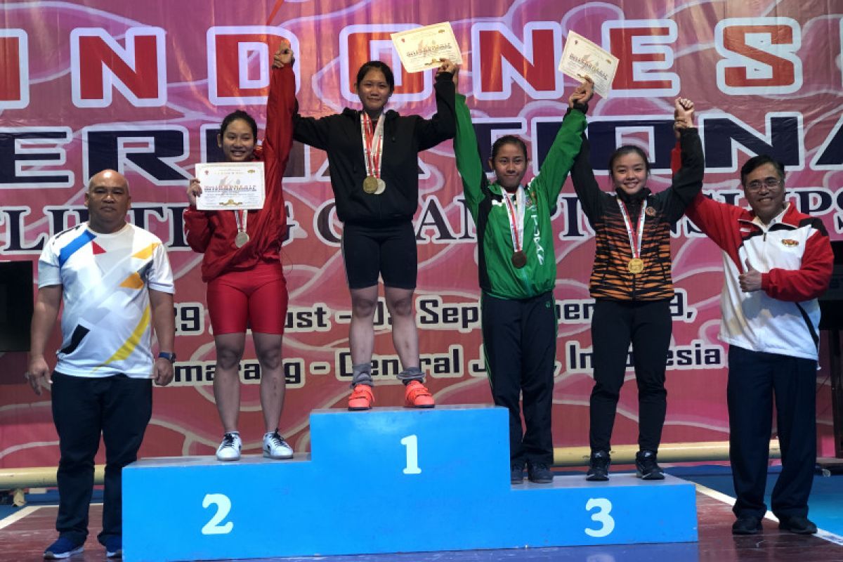 Lifter junior putri Samarinda kalahkan atlet Malaysia