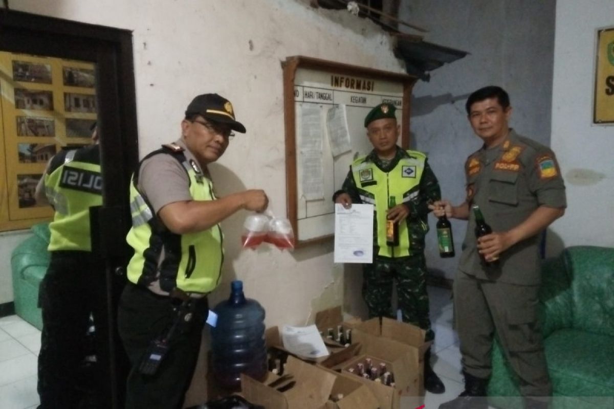 Ratusan botol miras diamankan Jajaran Polres Cianjur