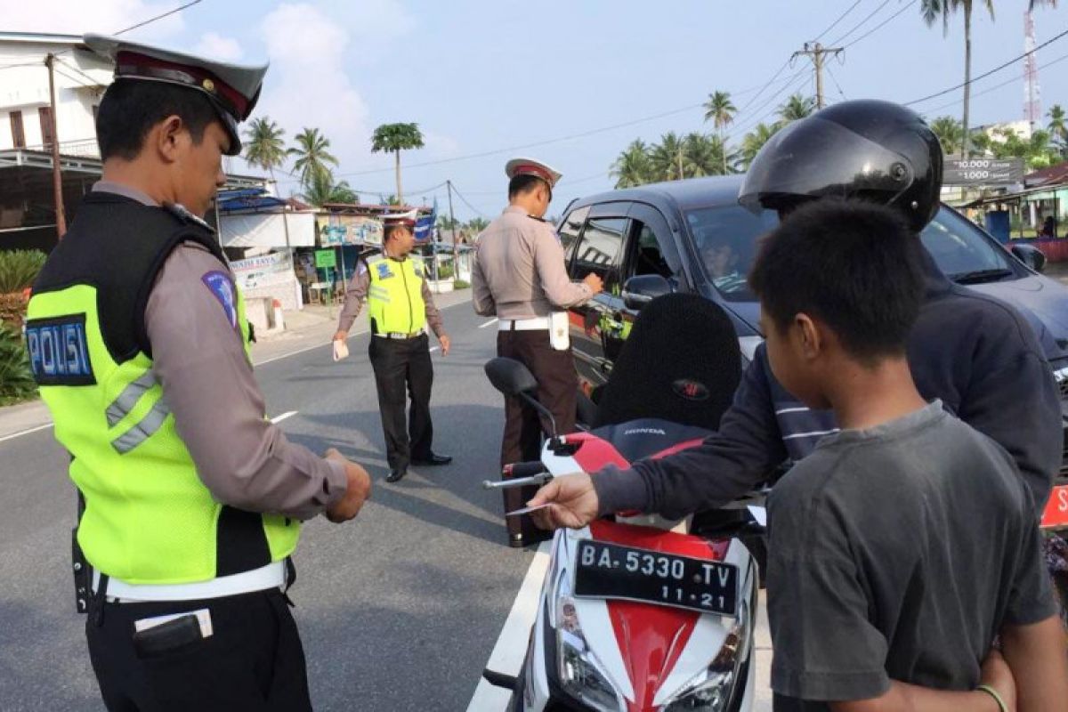 Operasi Patuh Singgalang - Polisi Agam: pengendara tanpa helm dan STNK dominasi pelanggaran