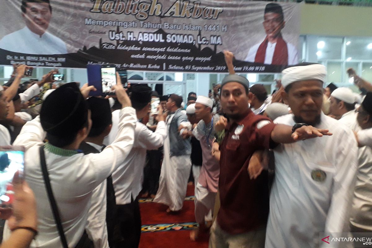 Masyarakat Bangka Tengah antusias sambut kedatangan UAS