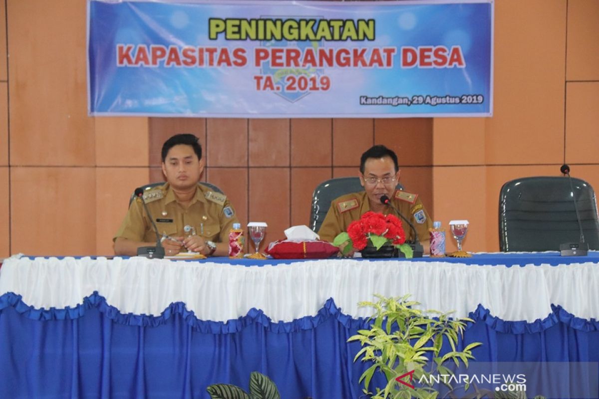 Tingkatkan kapasitas perangkat desa Kecamatan Kandangan gelar pembekalan