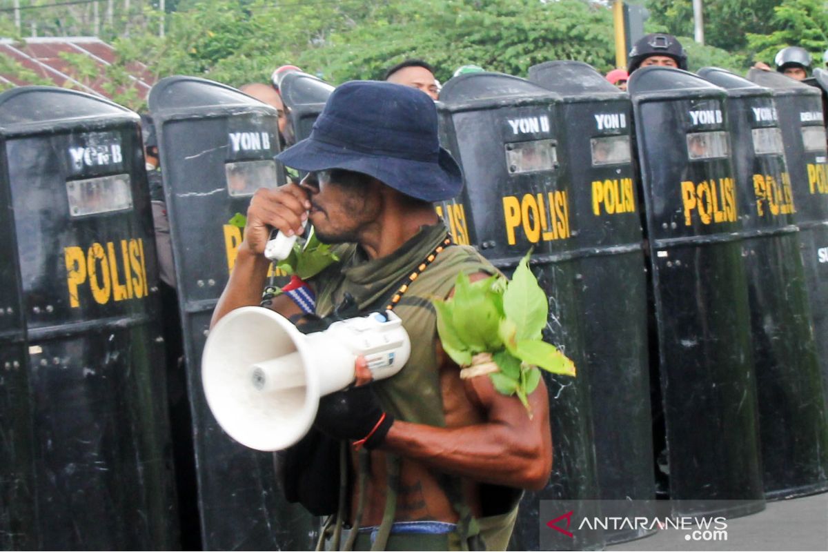 West Papua vows to tighten supervision of students